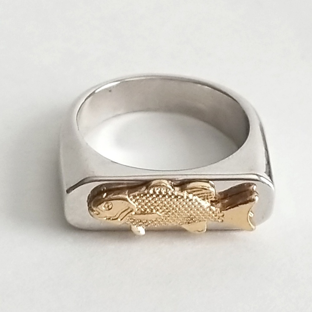 Urban Outfitters Fish Signet Ring - Picture 2 of 5